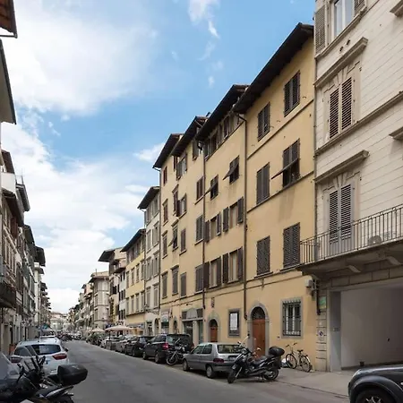 Apartment Borgognissanti 6 *