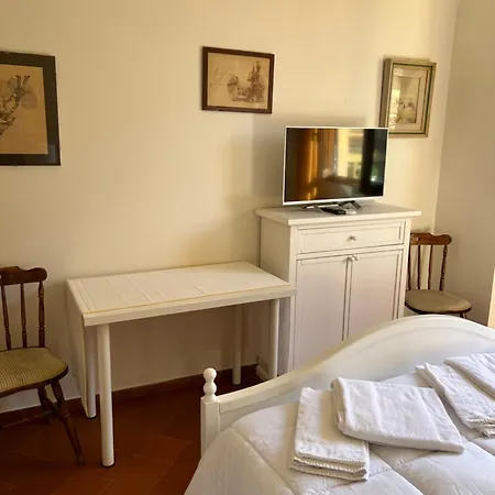 Borgo San Jacopo 8 *