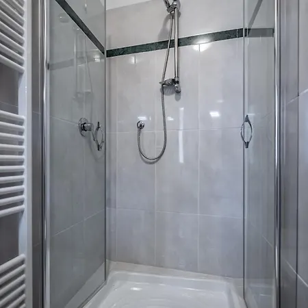 Yid Agnolo Three Bedroom In Appartamento *