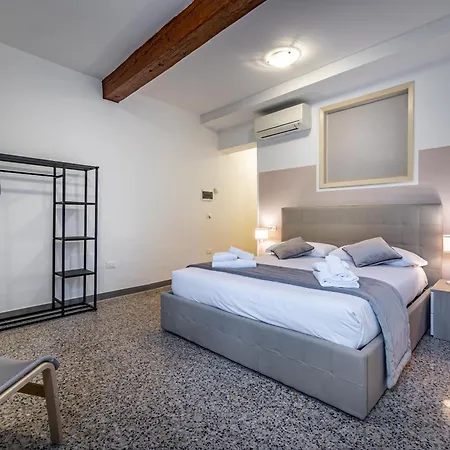 Yid Agnolo Three Bedroom In Appartamento *
