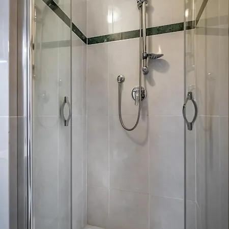 Yid Agnolo Three Bedroom In