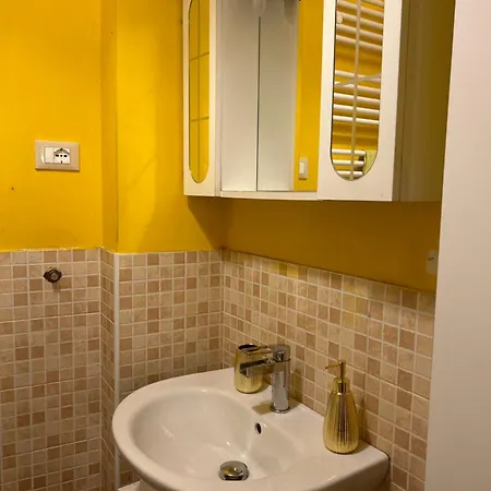 Amarelo House Apartment *