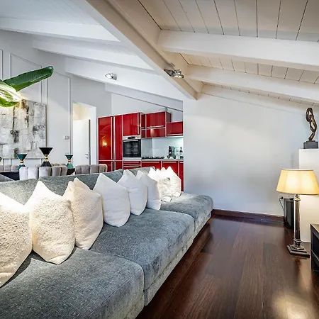 Ungherese Small Luxury Firenze