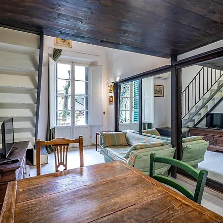 Roommo Pergola * Florence