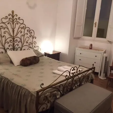 Double Large In Santo Spirito Oltrarno Homestay