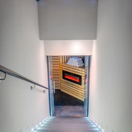 Hotel The Moon Boutique & 4*