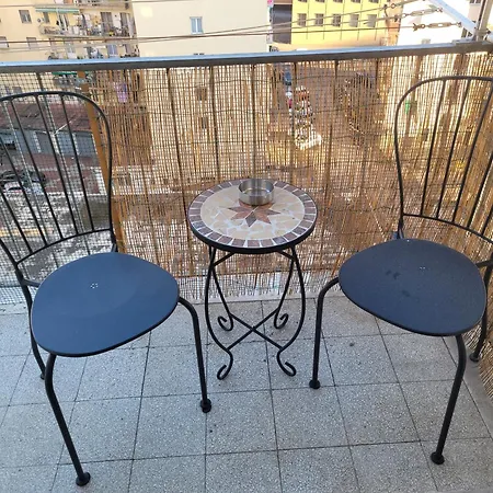 Apartment Away - Pape's Cozy Apartment, Near Airport - 14 Min From Center-10 Minutes Walk From The Baker Hughes Florence