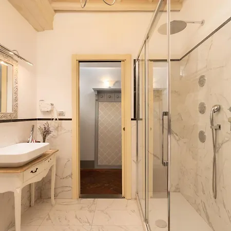 Piazza Pitti Palace - Residenza D'epoca 3*