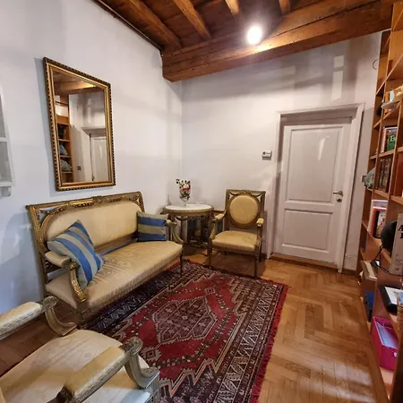 La Sede Dell'arte Monolocale E In Torre Medievale Vicino A Duomo E Piazza Signoria *