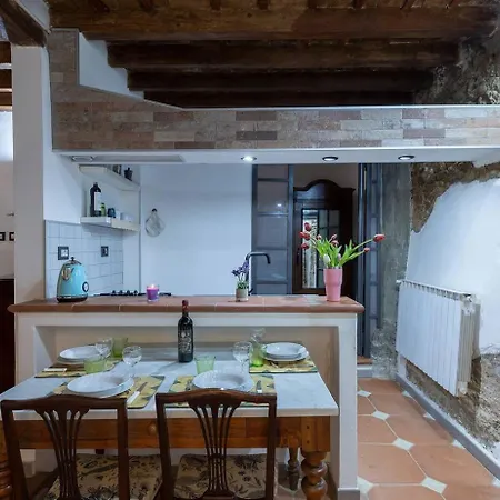 The Ancient Serragli Court Apartment