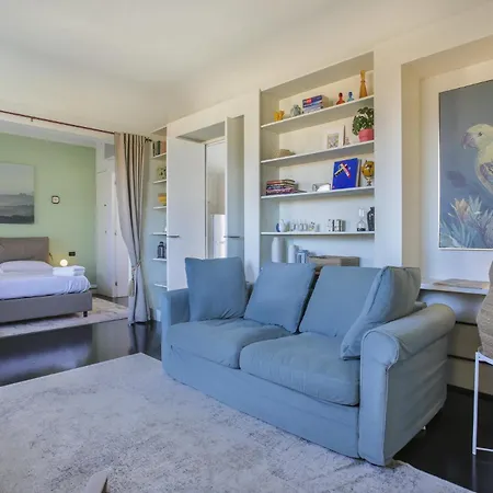 Beatrice - Sweet Dreams In Apartment Florence