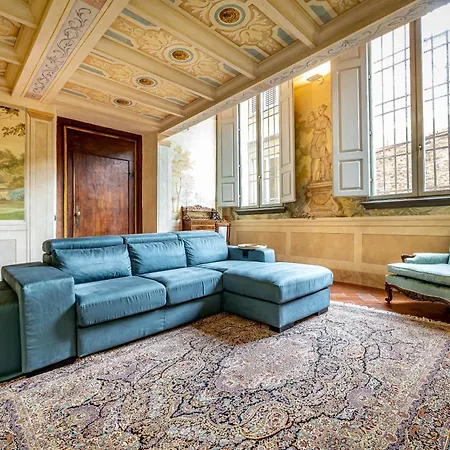 Yid Luxury Near Ponte Vecchio