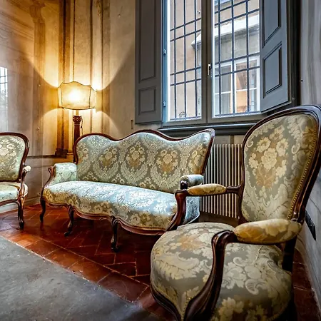 Yid Luxury Near Ponte Vecchio *