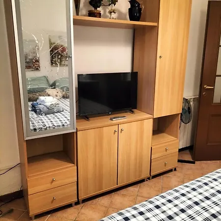 Florentine Style In San Frediano Apartment