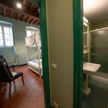 Raffinato Trilocale San Frediano Florence