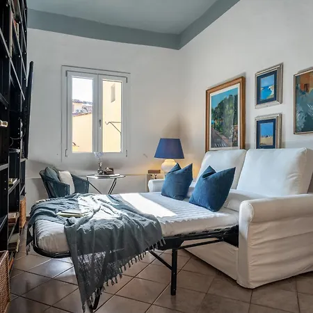 Apartment Art Escape *