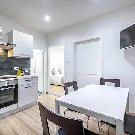 Apartment Yid Lovely Sangallo Apt