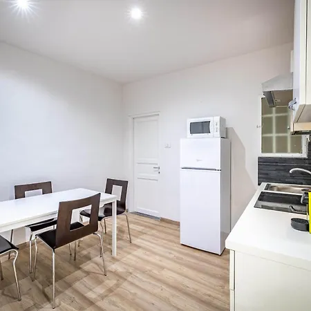 Yid Lovely Sangallo Apt Apartment
