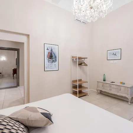 New Duomo & Galleria Accademia Apartment Florence