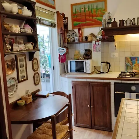 Bed & Breakfast Tre Gigli A Firenze, 5 Minutes From Station, Via Palazzuolo 55 Florence