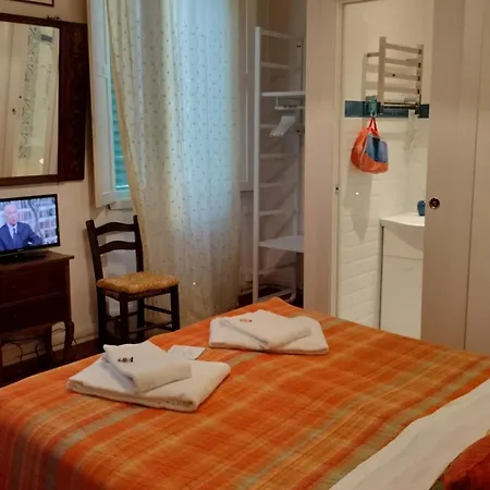 Tre Gigli A Firenze, 5 Minutes From Station, Via Palazzuolo 55 Bed & Breakfast *