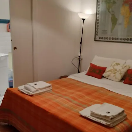 Bed & Breakfast Tre Gigli A Firenze, 5 Minutes From Station, Via Palazzuolo 55
