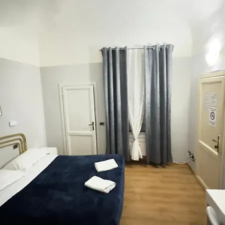 Piccolo Con Access Ztl !!! Nel Centro Storico Di !!! Hotel 2*