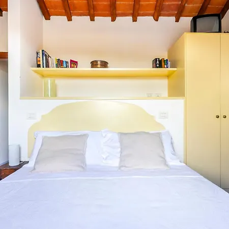 Piazza Santa Croce Apartment Florence