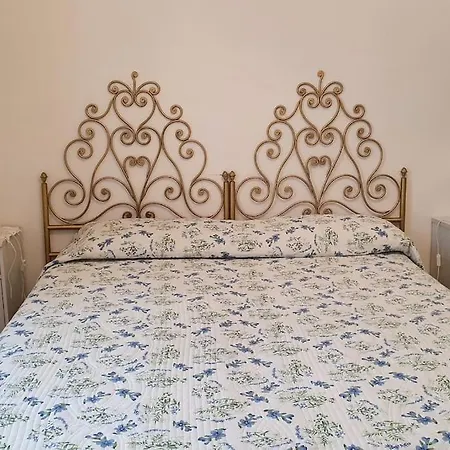 Appartamento Bicamere In Via San Zanobi Firenze