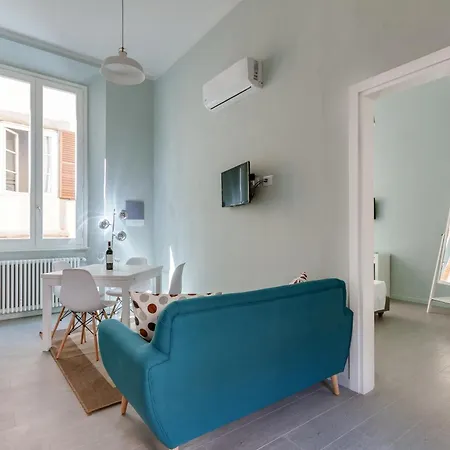 Florence-taddea Terrace Apartment