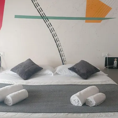 Bed & Breakfast Street Art *