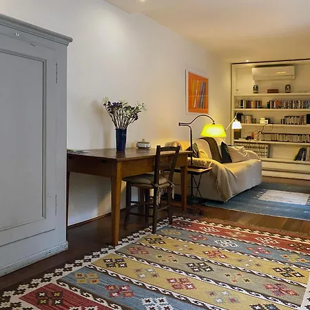 Grand Piano Apartment *
