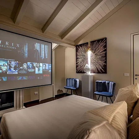 Ungherese Small Luxury Firenze