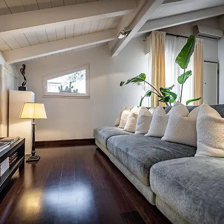 Ungherese Small Luxury