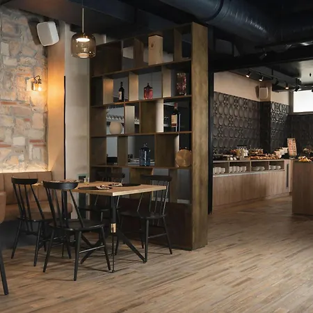 Iq Hotel