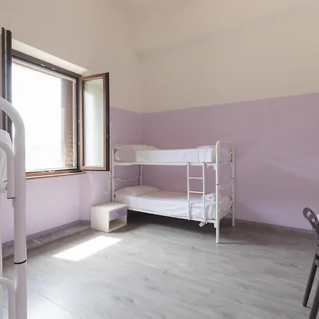 & 7 Hostel Floransa