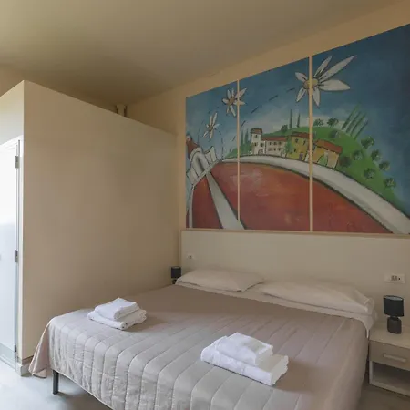 Hostel & 7 *