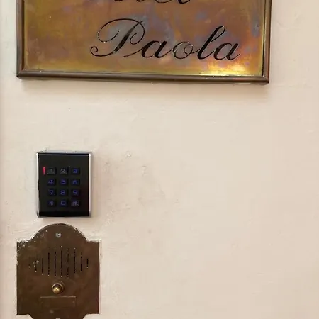 Paola Hotel *