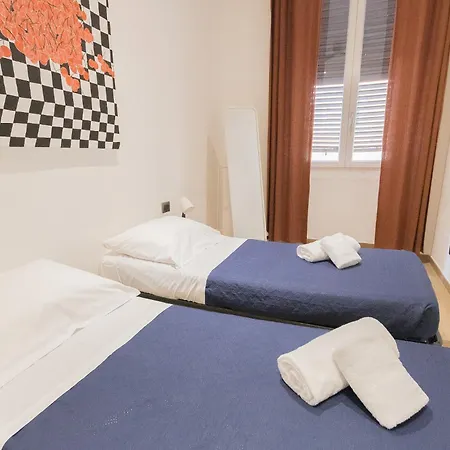 Amalia - Via San Zanobi Bed & Breakfast Firenze