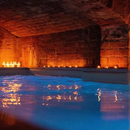 Con Piscina Riscaldata Vicina Al Centro Villa