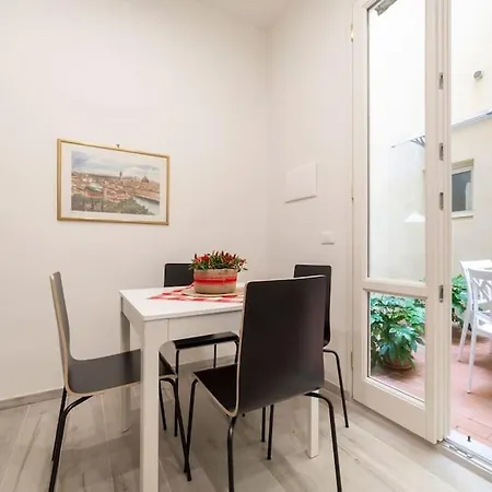 Casa Lorenzo With A Quiet Tiny Patio Appartamento Firenze