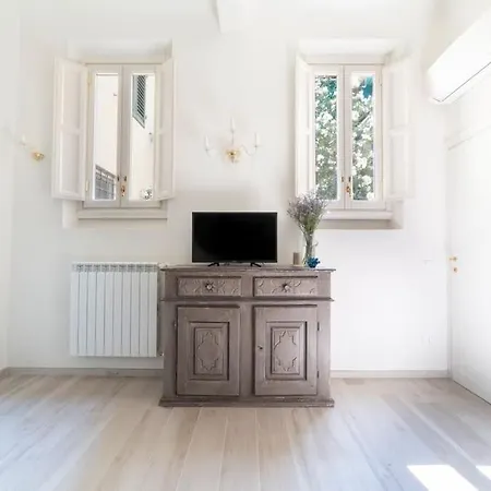 Casa Lorenzo With A Quiet Tiny Patio Διαμέρισμα *