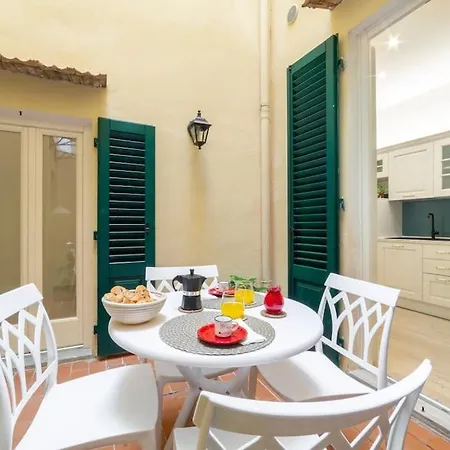 Διαμέρισμα Casa Lorenzo With A Quiet Tiny Patio