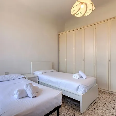 Apartment Santo Spirito 6 *