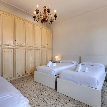 Santo Spirito 6 Apartment *