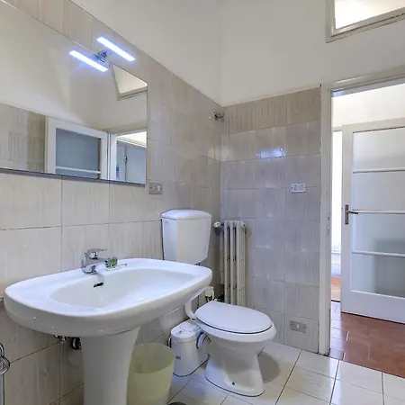 Apartment Santo Spirito 6 *
