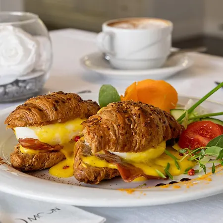The Moon Boutique & Hotell 4*