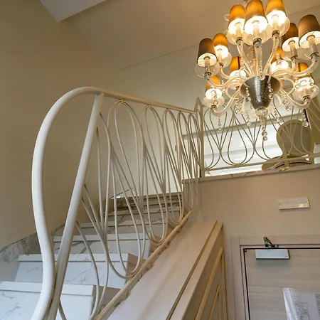 Hotel The Moon Boutique & 4*