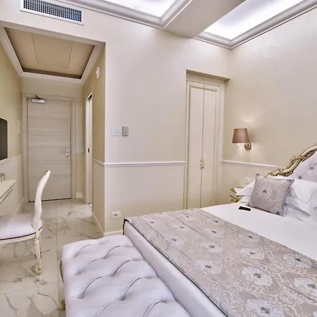 Hotel The Moon Boutique & 4*