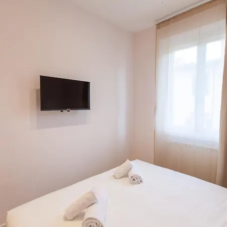 Santa Maria Novella Apartment *